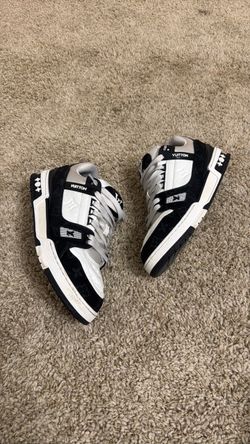 Lv skates and trainer