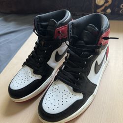 AIR JORDAN 1 RETRO HIGH OG "BLACK TOE REIMAGINED