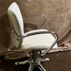 Styling chair