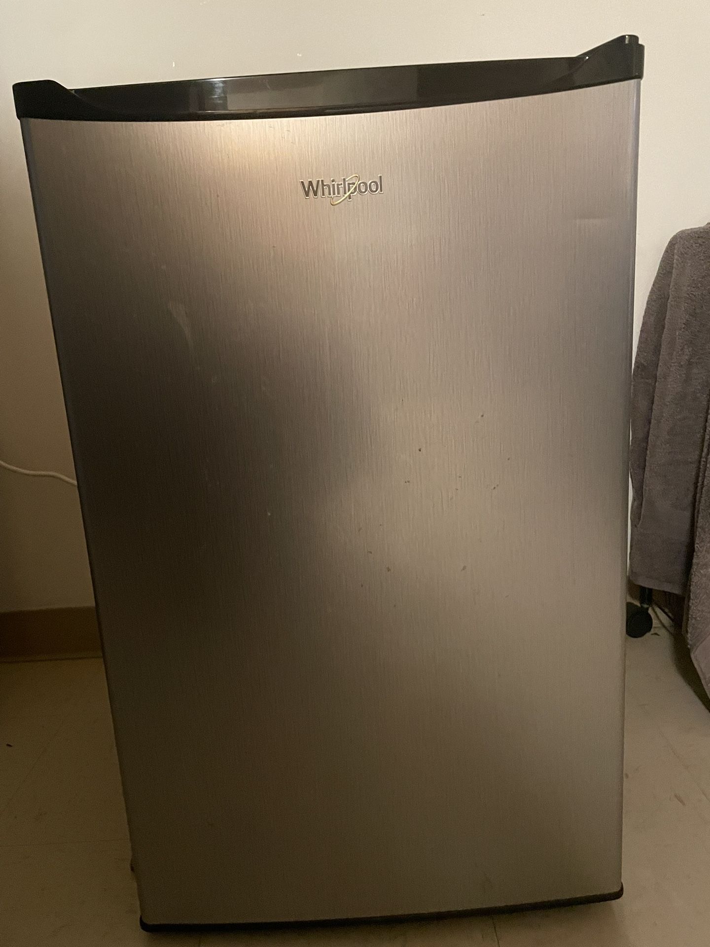 Mini fridge stainless steel