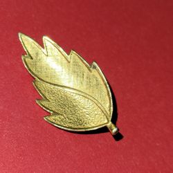 Vintage Gold Tone LEAF Brooch Pendant