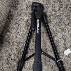 Sturdy Quantaray tripod for cameras.