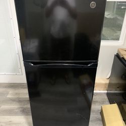 Ge Refrigerator 24”