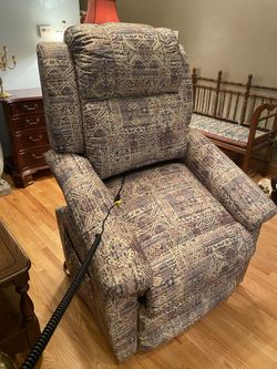 Clayton Gold Power Lift Recliner w Massage Heat for Sale in