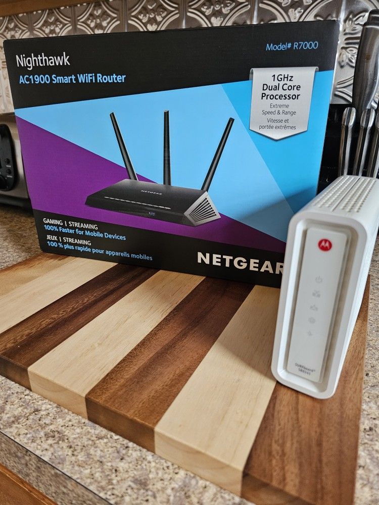 Like New Netgear Router with Modem Combo
