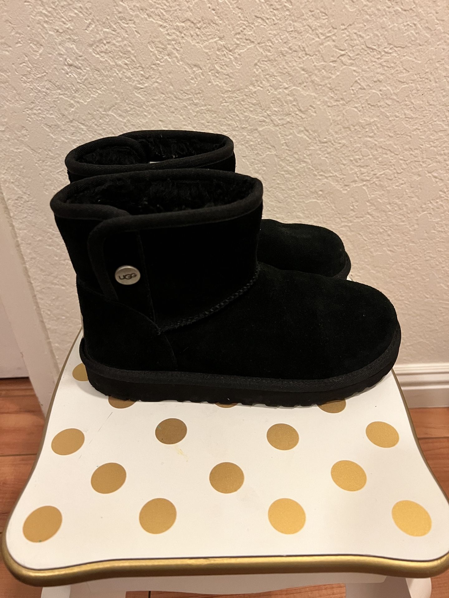 Kids UGG Size 3
