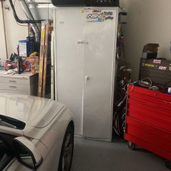Metal Cabinate
