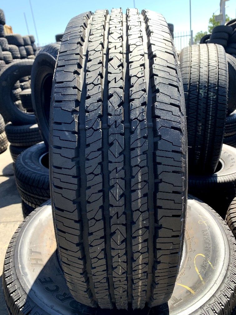 Set of used tires with 95 of life LT275/70R18 Firestone for only 400