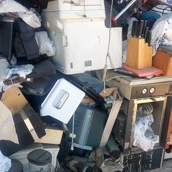 Contents Of A Storage Unit, Old Laptops Desktops  And Miscellaneous 