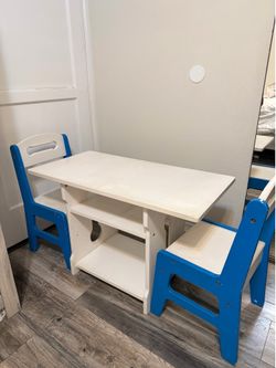 Kids table and 2 chairs set
