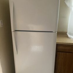 Kennmore  Refrigerator Very Clean 