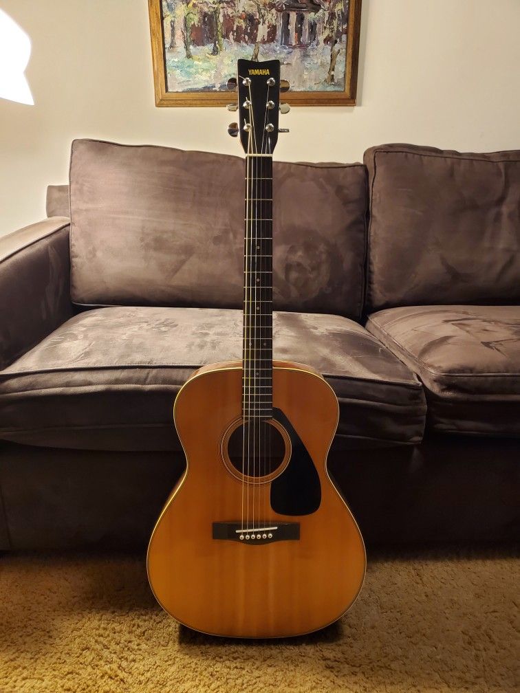 Yamaha Acoustic Guitar 