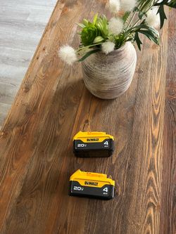 Dewalt 20v baterías 🔋 4.0ah nuevas $45 cada una firme precio