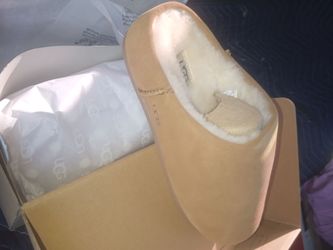 UGG Suede Slippers +cleaning kit
