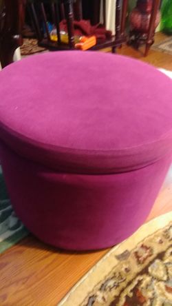 Beautiful round ottoman top opens