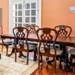 Vintage Style Dining Table And Chairs