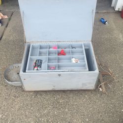 Fishing tackle box