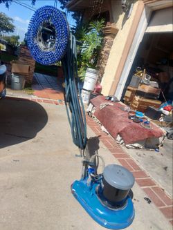 Scrubing and polish floor machine perfect condicion 325.00 come with driver pad 13  inch
