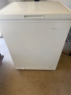 Insignia 5 cubic ft chest freezer