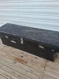 Truck bed box