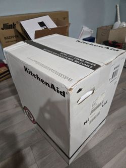 KitchenAid Professional 600 Series 6-Quart Bowl-Lift Stand Mixer (Model RKP26M1XCU)