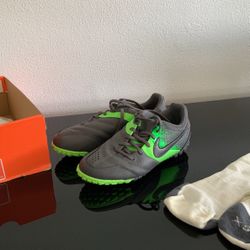 Nike Snickers  4.5Y