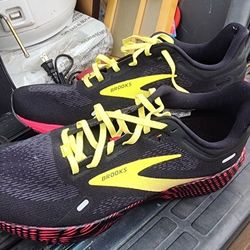 Size 10.5 Running Athletic Shoes