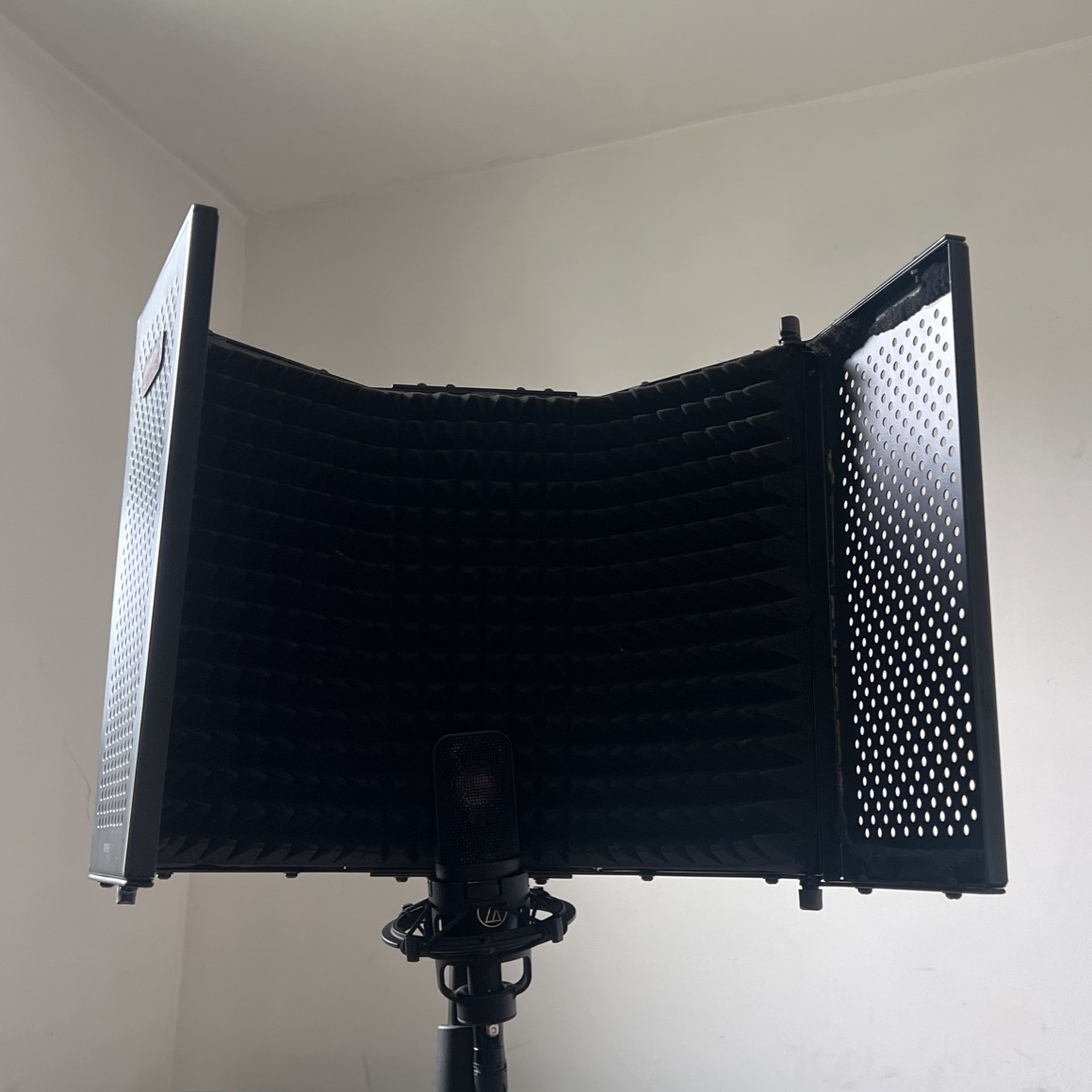 FULL STUDIO SET UP(AUDIO TECHNICA 4040) Included