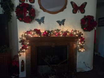 Christmas garland nine foot long, extra thick lights up, perfect