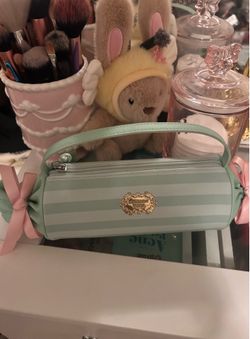 Bath & body works pouch