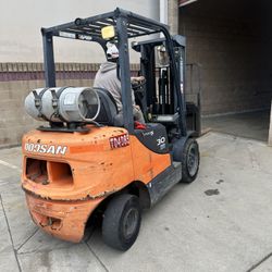 2014 Doosan 5500 Lb Propane Forklift 