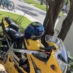Suzuki GSXR 750 non-nicer anywhere 2001 Daily rider needs nothing