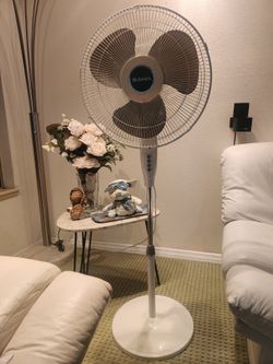 16 Inch Blade Holmes Oscillating Stand Fan with Metal Grill, Color White