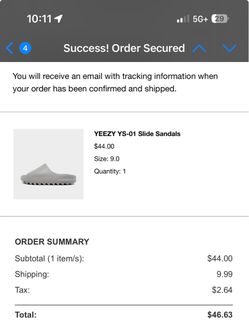 Yeezy slides, gray mens size 9 NEW