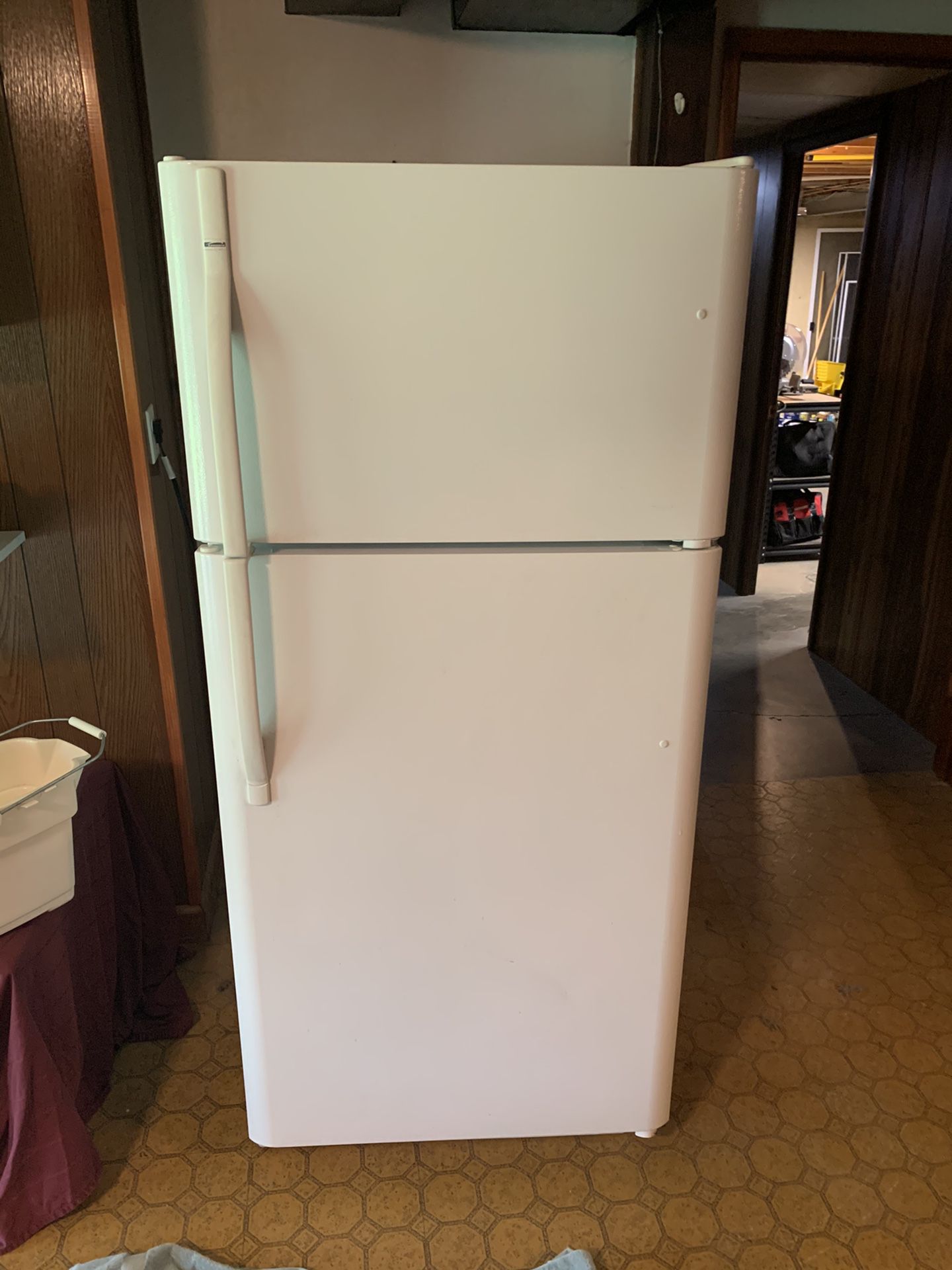 Kenmore Refrigerator- super clean