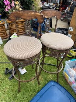Free 2 stools 1 needs to be welded