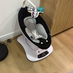 4moms mamaRoo 4, Black Classic, Infant Swing / Rocker, with Sounds and Bluetooth