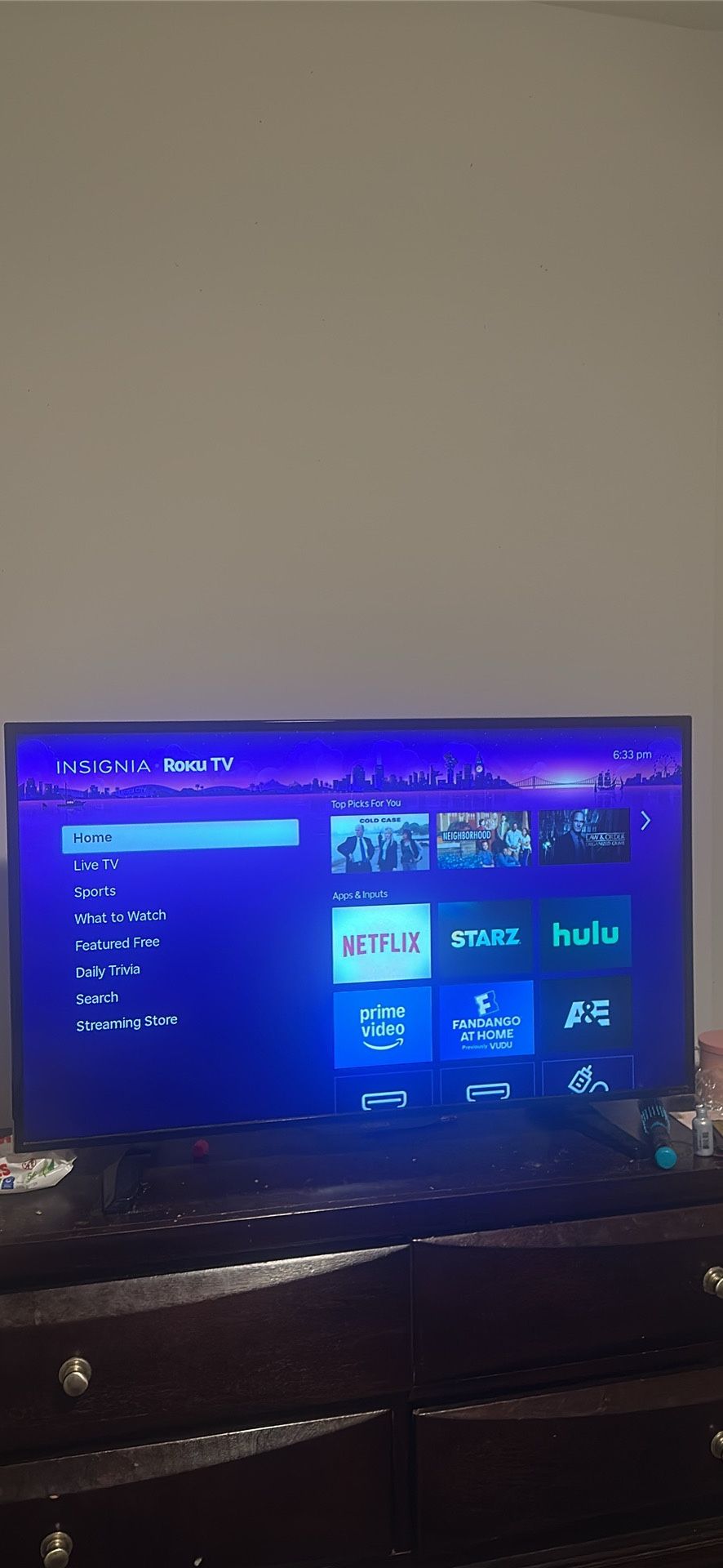 40” Insignia Roku Smart Tv With Free Samsung Sound Bar.
