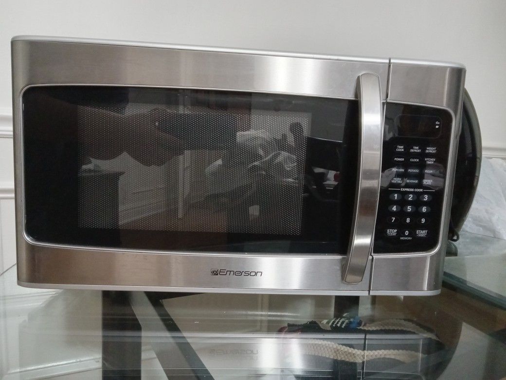 Emerson Microwave  1000 Watt 