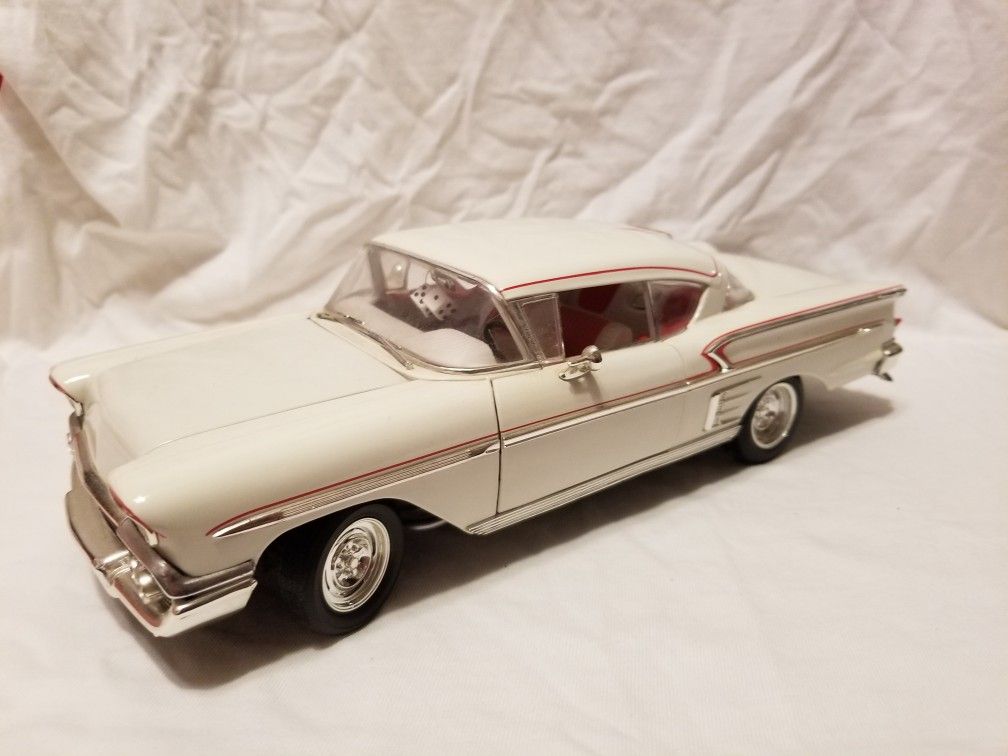1:18 Scale Diecast car