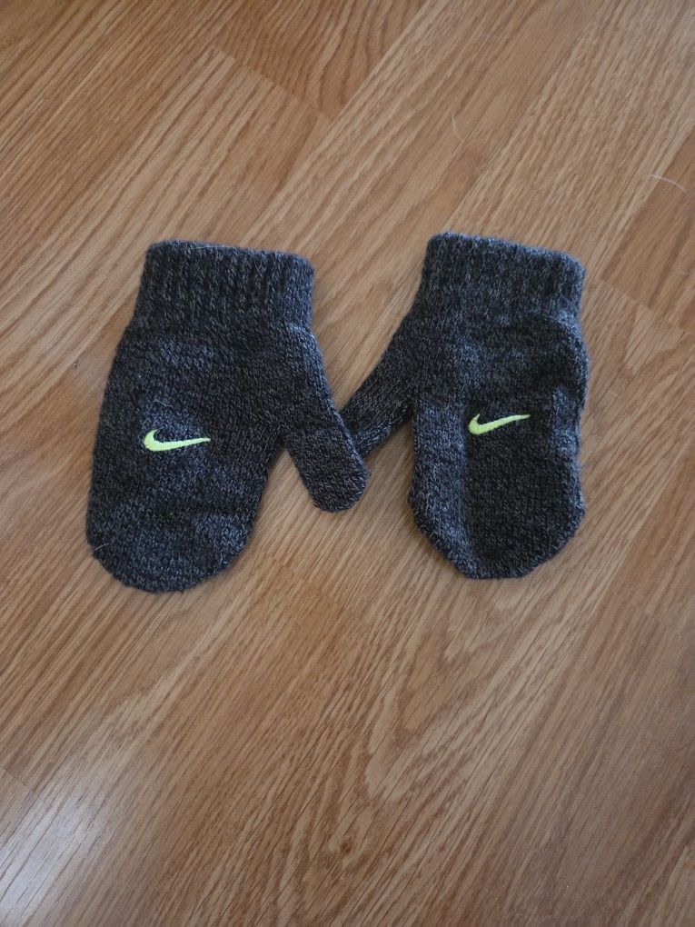 Nike Size 2t Mittens