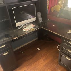 L Shaped Computer Desk.    Not Computer. Just Desk. 