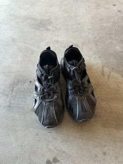 Shoes size 12