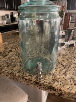 Heavy Glass Beverage Dispenser with Spigot