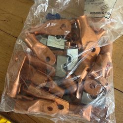 Assorted Clipper lugs.