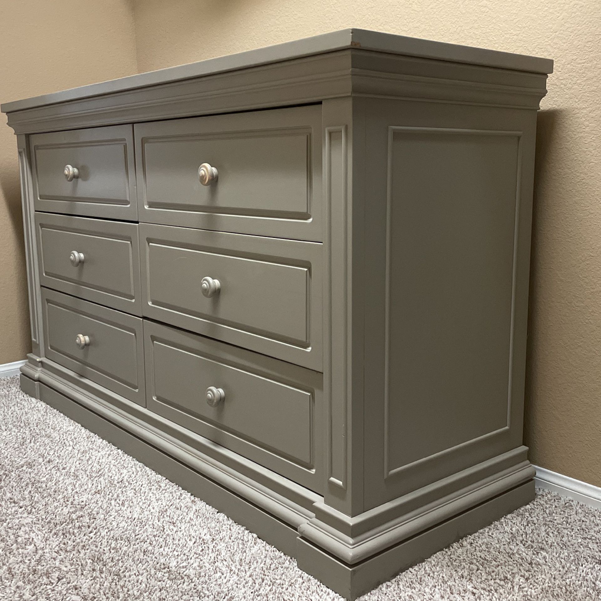 Gray Solid Wood 6-Drawer Dresser