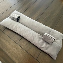 Seatbelt pillow 