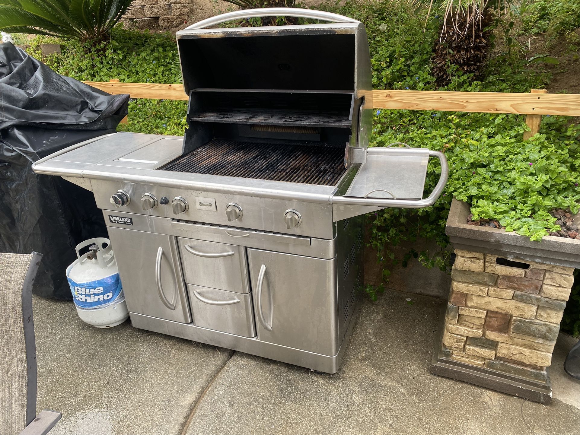 Kirkland Signature Bbq Grill for Sale in La Habra Heights, CA OfferUp