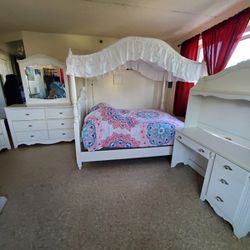 Solid Wood Canopy Bedroom Set