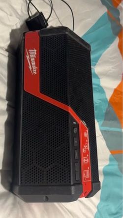 Milwaukee Bluetooth Jobsite Speaker